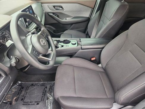 Used 2023 Nissan Rogue S image 4