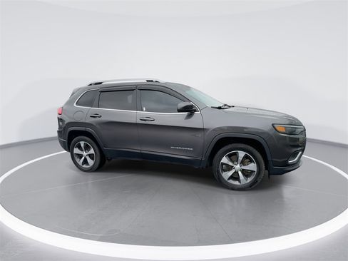 Used 2019 Jeep Cherokee Limited image 9