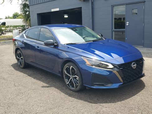 Certified 2024 Nissan Altima 2.5 SR FWD image 3