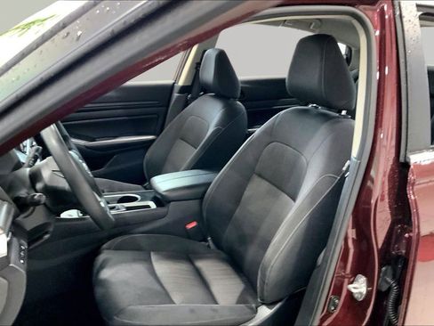 Used 2024 Nissan Altima 2.5 SV FWD image 15
