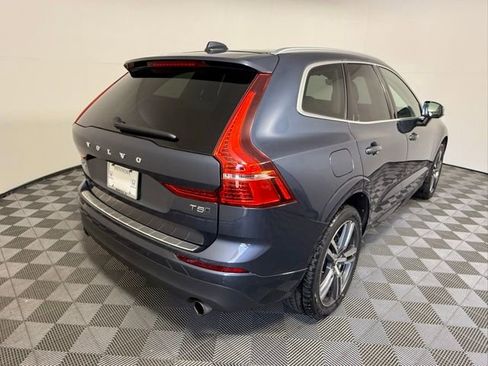 Used 2021 Volvo XC60 T5 Momentum w/ Climate Package image 6