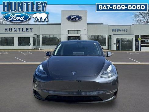 Used 2024 Tesla Model Y Long Range AWD/4WD image 3