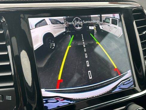 Used 2022 Jeep Grand Cherokee Limited image 20