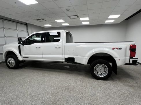 Used 2025 Ford F450 Platinum w/ FX4 Off-Road Package image 7