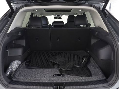 Used 2025 Volkswagen Tiguan SE w/ Panoramic Sunroof Package AWD/4WD image 18