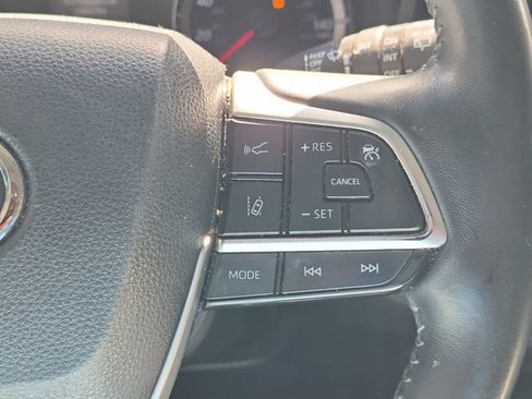 Used 2022 Toyota Highlander LE FWD image 25