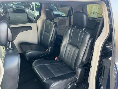 Used 2013 Chrysler Town & Country Touring-L w/ Entertainment Group #2 FWD image 15