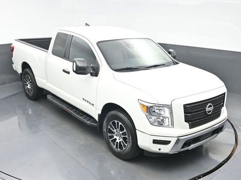 Used 2024 Nissan Titan SV w/ SV Utility Package image 32