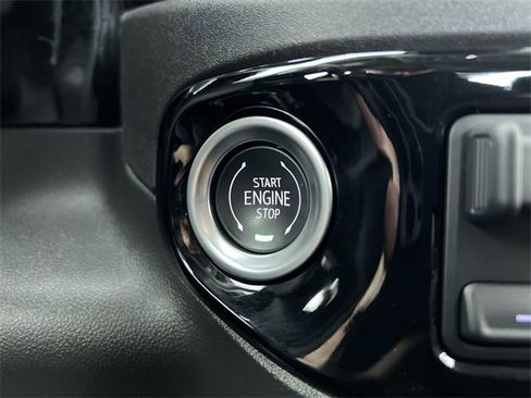 Used 2025 GMC Sierra 1500 Elevation image 17