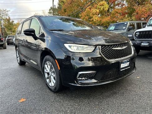 New 2026 Chrysler Pacifica Select image 2