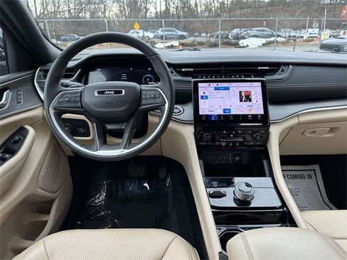 Certified 2023 Jeep Grand Cherokee L Limited w/ Luxury Tech Group II image 19