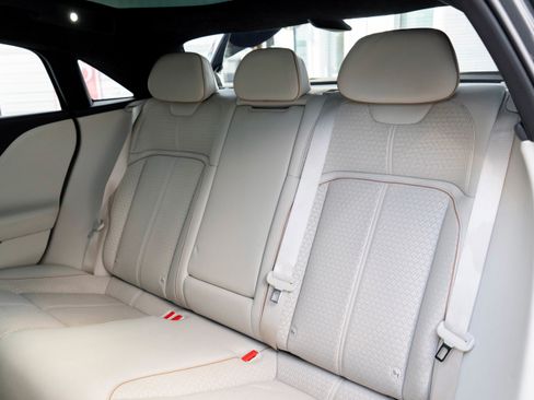 Used 2022 Lucid Air Grand Touring image 32