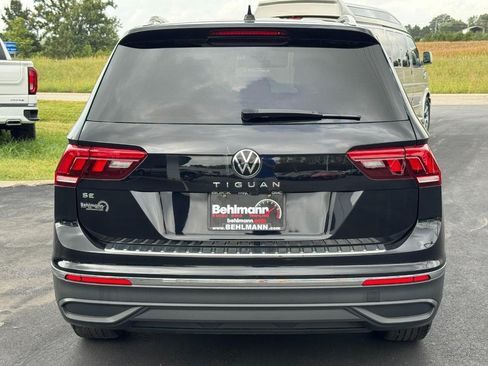 Used 2023 Volkswagen Tiguan SE FWD image 5