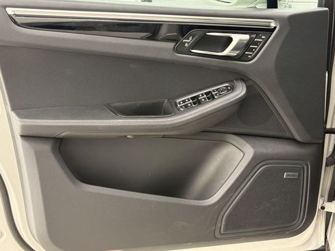 Used 2024 Porsche Macan AWD/4WD image 14