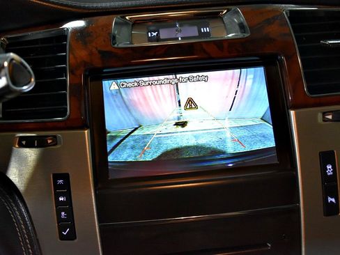 Used 2013 Cadillac Escalade ESV Platinum AWD/4WD image 40