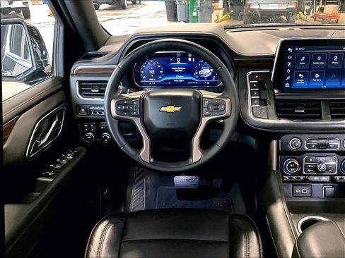 Used 2023 Chevrolet Suburban High Country image 18