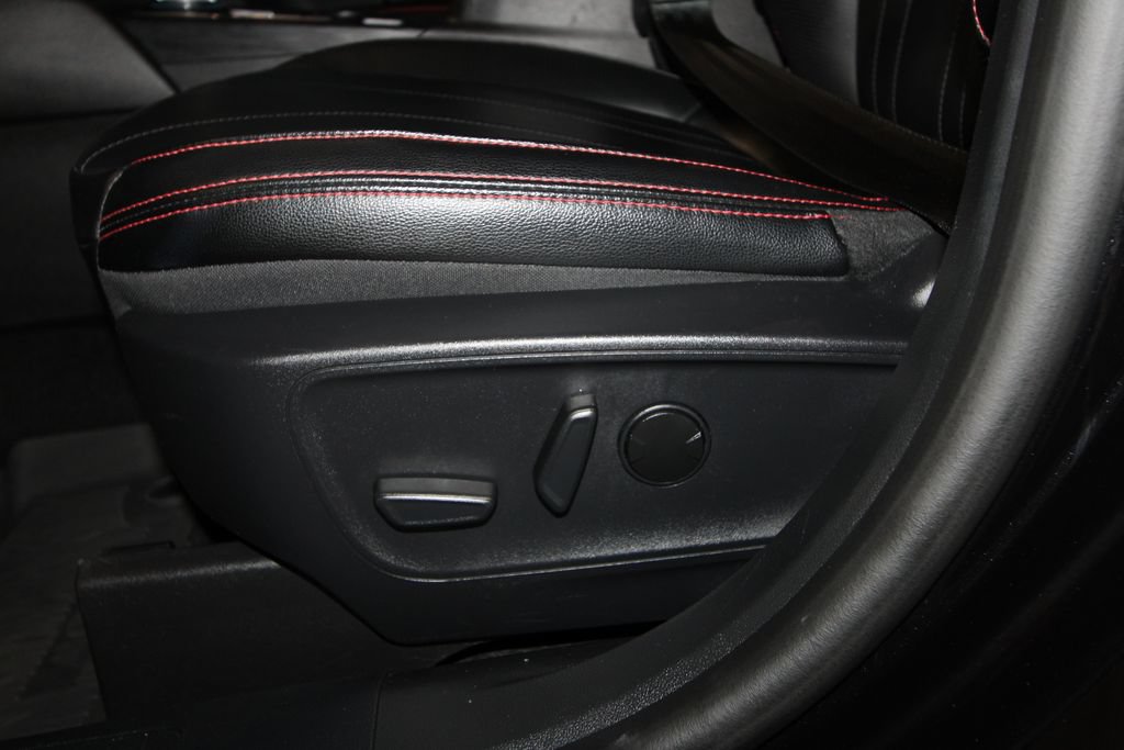 Used 2025 Ford Escape ST-Line Elite w/ Premium Technology Package AWD/4WD image 5
