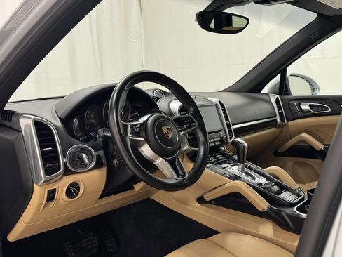 Used 2017 Porsche Cayenne Platinum Edition image 11