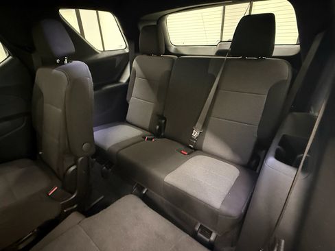 Used 2023 Chevrolet Traverse LT image 17