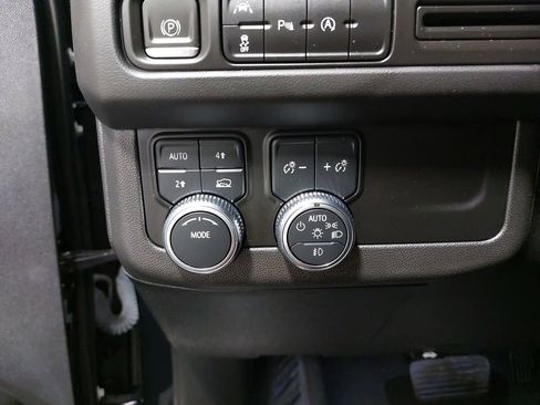 Used 2023 GMC Yukon SLT image 29