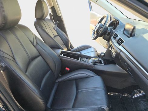 Used 2018 MAZDA MAZDA3 Touring FWD image 12