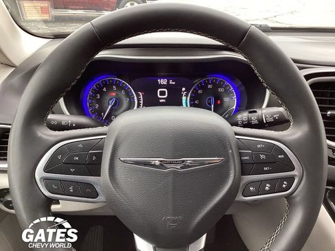 Used 2024 Chrysler Pacifica Touring-L FWD image 29