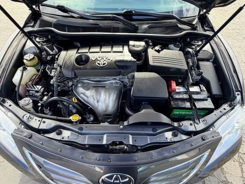 Used 2010 Toyota Camry LE image 32