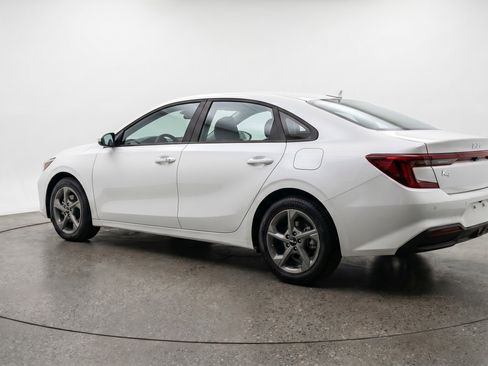 Used 2025 Kia K4 LXS FWD image 6