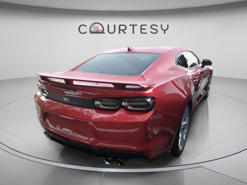 Used 2019 Chevrolet Camaro LT w/ Technology Package image 3