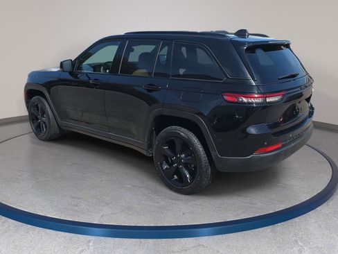 Used 2023 Jeep Grand Cherokee Limited w/ Black Appearance Package image 7