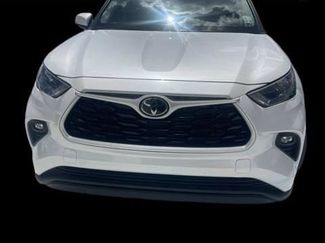 Used 2022 Toyota Highlander XLE FWD video 1