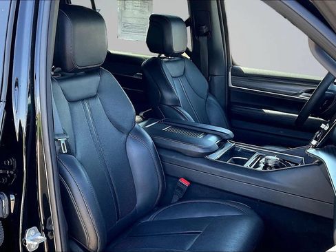 Used 2024 Jeep Wagoneer L Series II w/ Flexible Seating Group AWD/4WD image 33