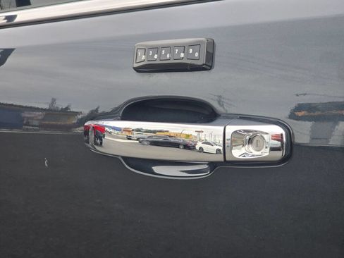 Used 2018 GMC Canyon Denali AWD/4WD image 11