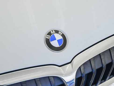 Used 2022 BMW 330i Sedan w/ Driving Assistance Package image 8