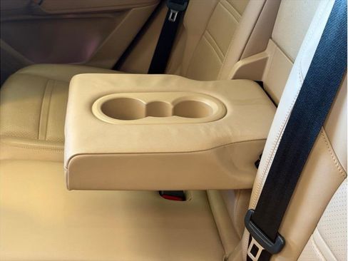 Used 2022 Porsche Cayenne Platinum Edition image 30