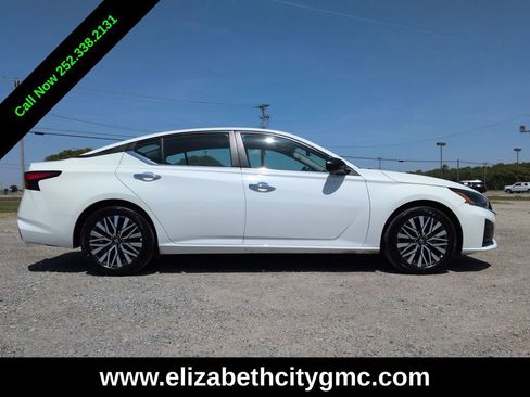Used 2025 Nissan Altima 2.5 SV FWD image 3