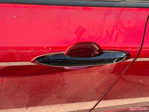 Used 2026 Toyota Camry XLE w/ Convenience Package image 10