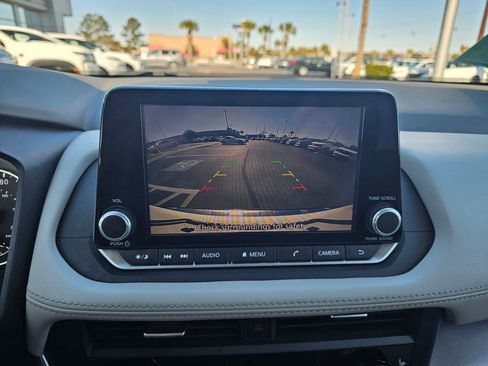 Used 2023 Nissan Rogue SV w/ SV Premium B Package image 25