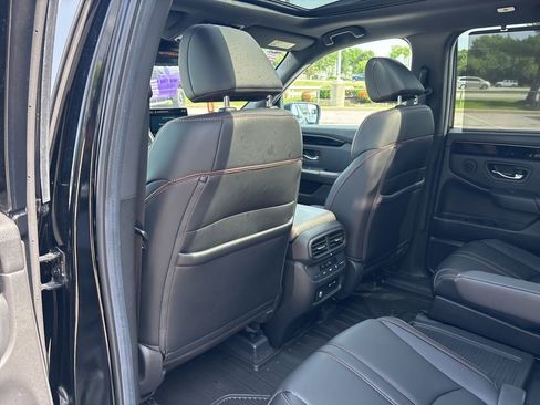 Used 2025 Honda Pilot TrailSport image 37