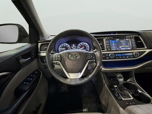 Used 2016 Toyota Highlander Limited image 16