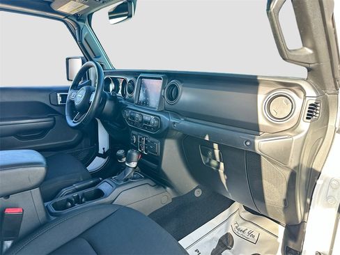 Used 2021 Jeep Gladiator Willys image 27
