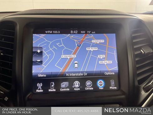 Used 2017 Jeep Cherokee Trailhawk AWD/4WD image 26