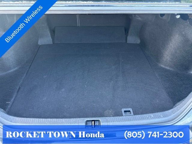 Used 2019 Toyota Camry LE FWD image 13