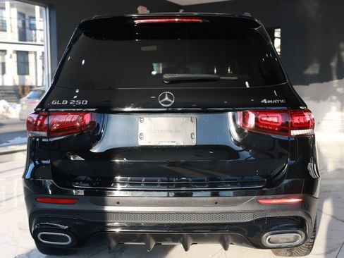 Used 2023 Mercedes-Benz GLB 250 4MATIC image 7