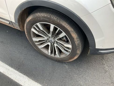 Used 2019 Ford Explorer Platinum image 3