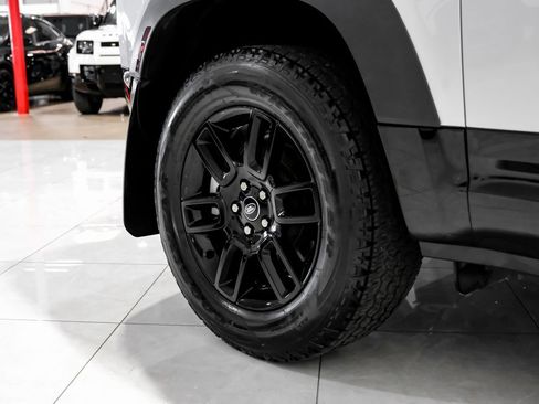 Used 2022 Land Rover Defender 90 X-Dynamic S image 44