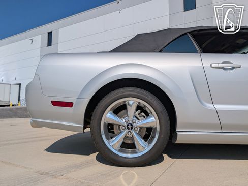 Used 2005 Ford Mustang GT image 36