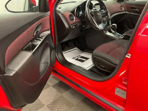 Used 2014 Chevrolet Cruze LT image 4