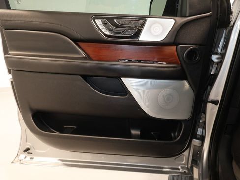 Used 2021 Lincoln Navigator Reserve w/ Luxury Package AWD/4WD image 13