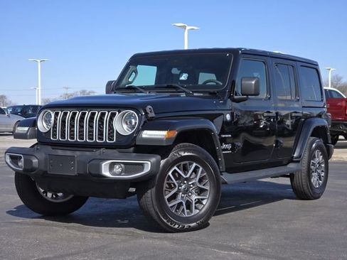 Used 2024 Jeep Wrangler Sahara image 2